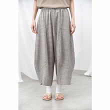 Load image into Gallery viewer, Women’s Plaid Anti-wrinkle Curved Trousers
