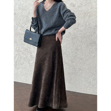 Load image into Gallery viewer, Retro Twill Brushed Midi Skirt
