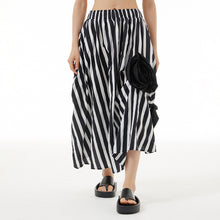 Load image into Gallery viewer, Three-dimensional Irregular Flower Bud Skirt
