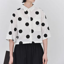 Load image into Gallery viewer, Women's Polka Dot Pleated Retro Collared Short Shirt
