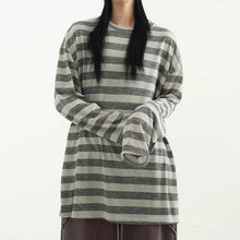Load image into Gallery viewer, Flowy Loose-fitting Striped T-shirt
