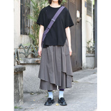 Load image into Gallery viewer, Raglan-sleeve T-shirt with An Irregular Hem
