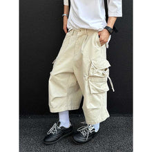 Load image into Gallery viewer, Large Pocket Cropped Casual Pants
