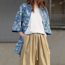 Load image into Gallery viewer, Vintage Floral Print Short Sleeve Denim Shirt
