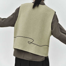 Load image into Gallery viewer, Retro Curved Placket Jacquard Sweater Vest
