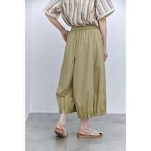Load image into Gallery viewer, Women's Japanese Lightweight Pleated Hem Cropped Wide-leg Pants
