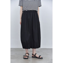Load image into Gallery viewer, Women's Japanese Lightweight Pleated Hem Cropped Wide-leg Pants
