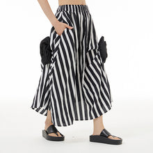 Load image into Gallery viewer, Three-dimensional Irregular Flower Bud Skirt

