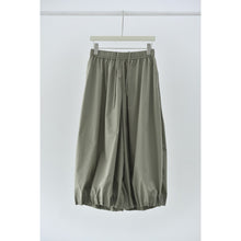 Load image into Gallery viewer, Women's Japanese Lightweight Pleated Hem Cropped Wide-leg Pants
