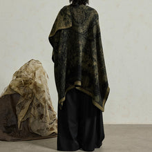 Load image into Gallery viewer, Ink Painting Split Double-sided Knitted Shawl
