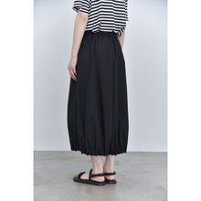 Load image into Gallery viewer, Women's Japanese Lightweight Pleated Hem Cropped Wide-leg Pants

