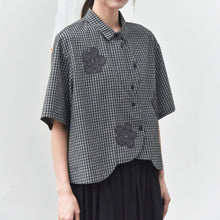 Load image into Gallery viewer, Women's Floral-patterned Curved Hem Shirt

