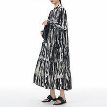 Load image into Gallery viewer, Loose Bohemian Striped Cake Dress
