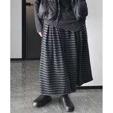 Load image into Gallery viewer, Thick Striped Cropped Trousers
