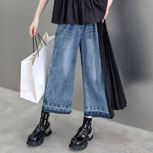 Load image into Gallery viewer, Vintage Contrast Panel Pleated Jeans
