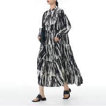 Load image into Gallery viewer, Loose Bohemian Striped Cake Dress
