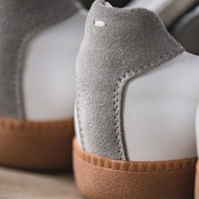 Load image into Gallery viewer, Retro Sports Casua Indoor Training Shoes
