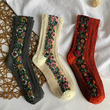 Load image into Gallery viewer, Warm Ethnic Cute Floral Printing Socks
