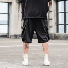 Load image into Gallery viewer, Large Pocket Loose Casual Shorts

