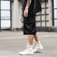 Load image into Gallery viewer, Large Pocket Loose Casual Shorts
